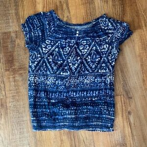 Chaps blue and white Aztec design short sleeve banded top size petite medium